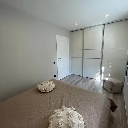 Apartment Expansive One Bedroom Gem In A Peaceful Locale