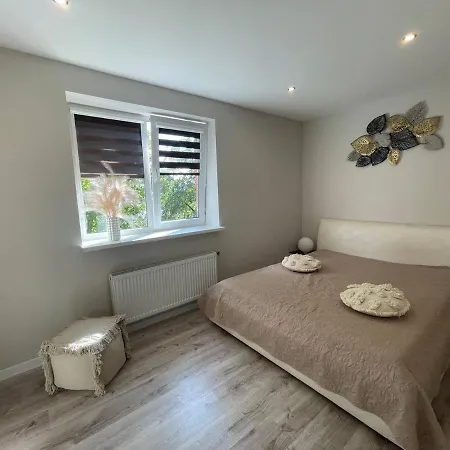 Expansive One Bedroom Gem In A Peaceful Locale *