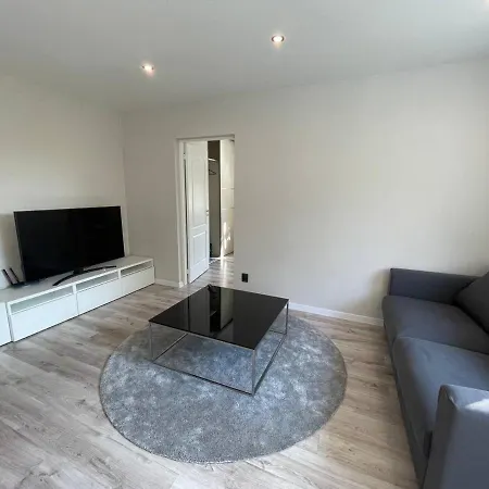 Apartment Expansive One Bedroom Gem In A Peaceful Locale